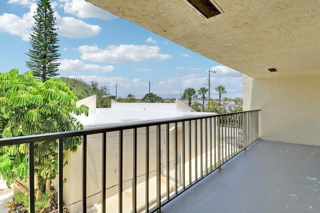 Building Photo - 150 Pineview Rd