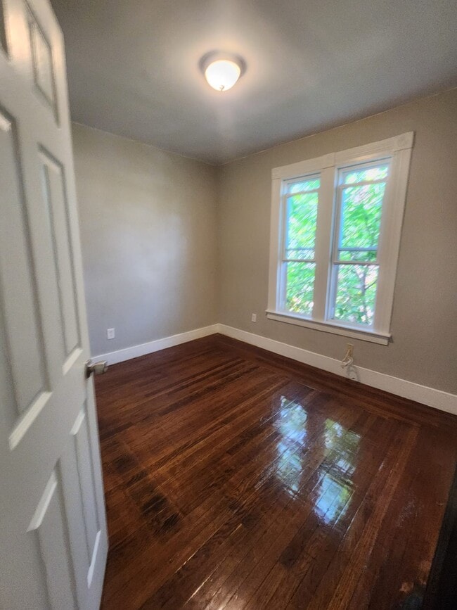 Building Photo - 286 Norton St