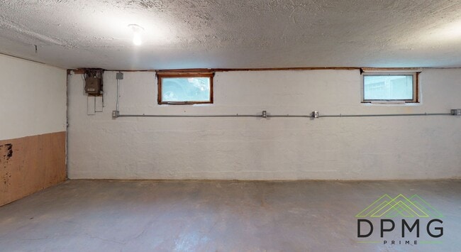 Building Photo - 317 Shepard St