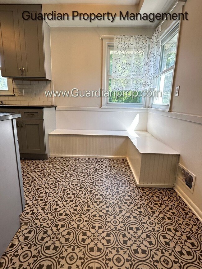 Building Photo - St Louis Park Single Family Home, Hardwood Floors, Office, Available July/Aug 1st