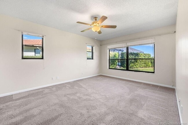 Building Photo - 2386 SW Creekside Dr