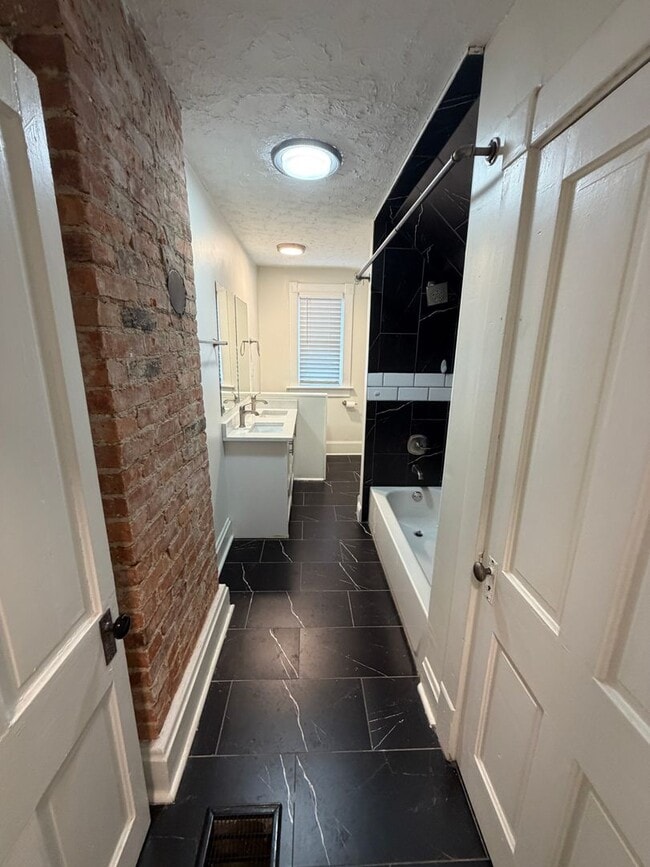 Building Photo - 441 E Whittier St