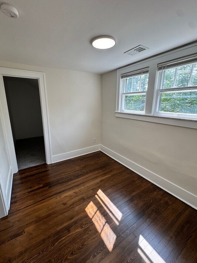 Building Photo - Spacious 4-Bedroom Home with 2 Kitchens | West Ann Arbor