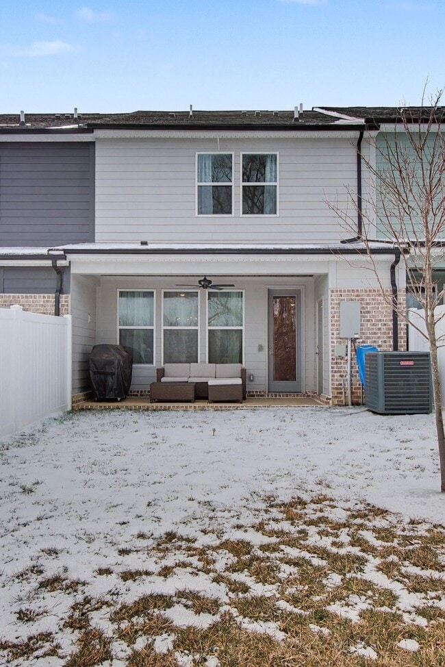 Building Photo - 3179 Sassafras Ln