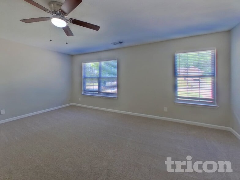 Building Photo - 1030 Riverclift Dr