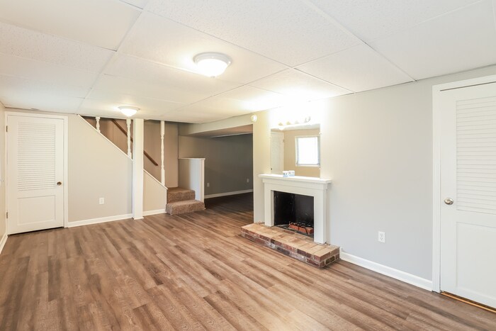 Building Photo - 6303 N Bellefontaine Ave