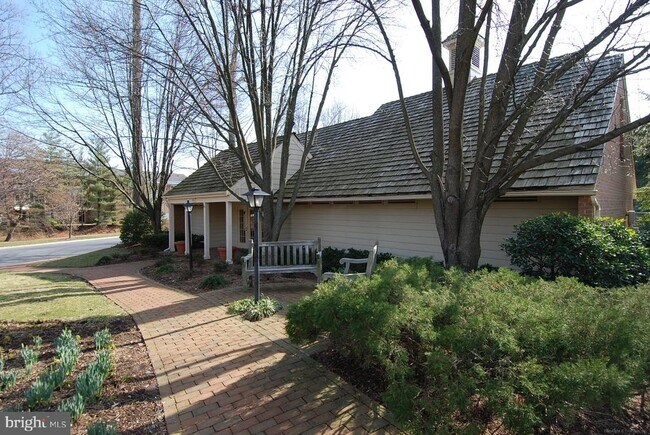 Building Photo - 10940 Brewer House Rd