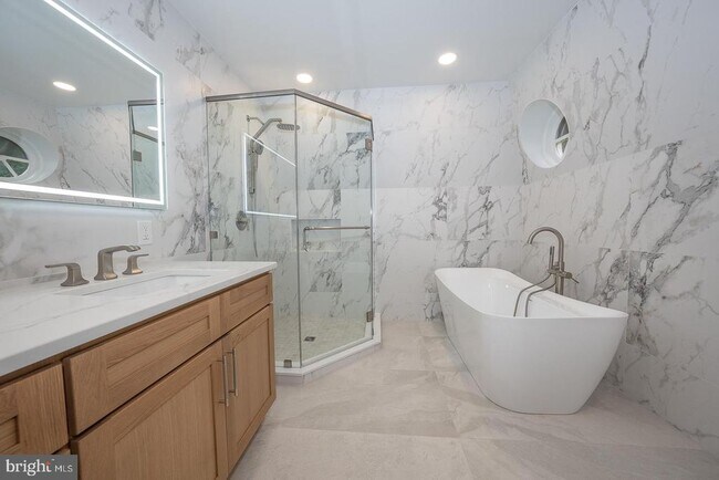 Building Photo - 4103 Laurel Dr