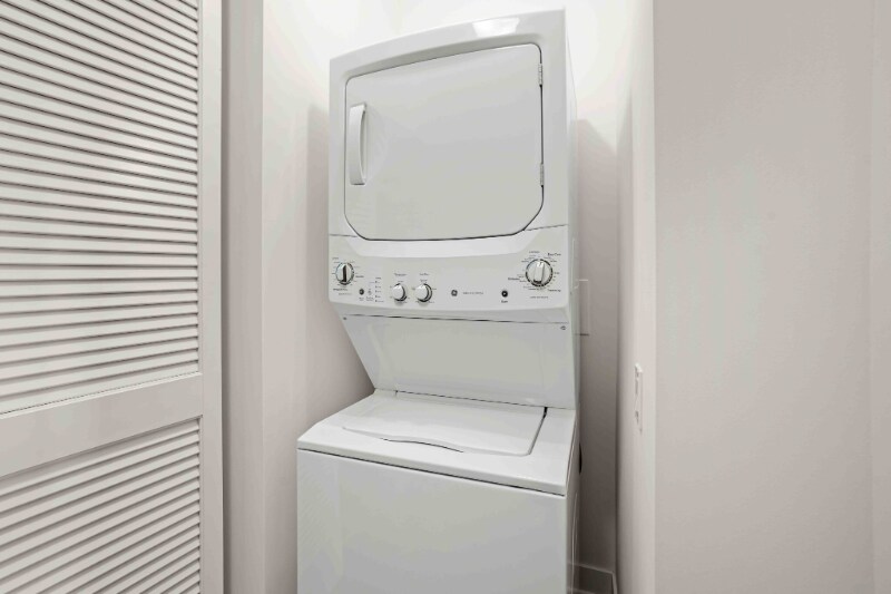 Building Photo - 1001 S State St