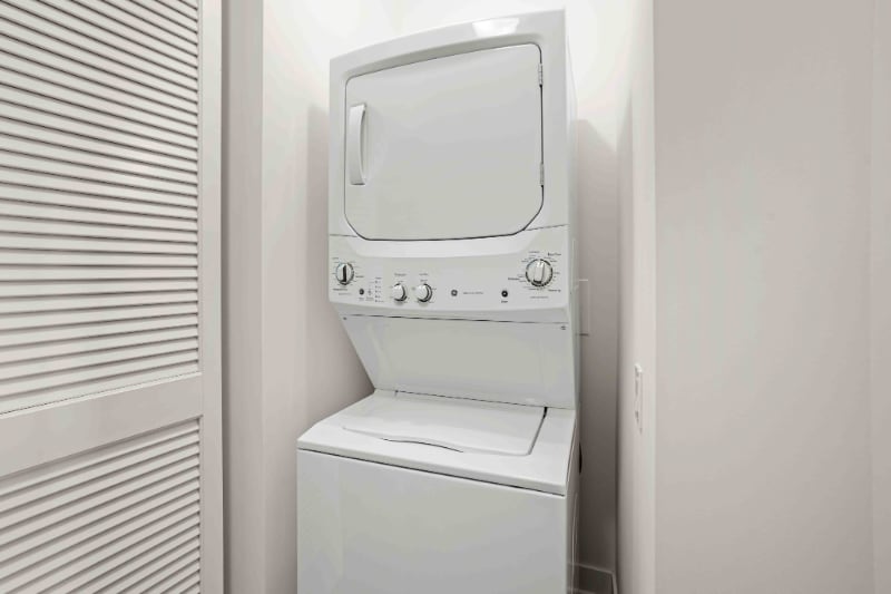 Building Photo - 11 E 9th St