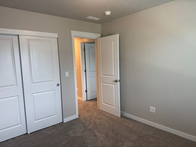 Building Photo - Amazing 3 bedroom Brand new home!!