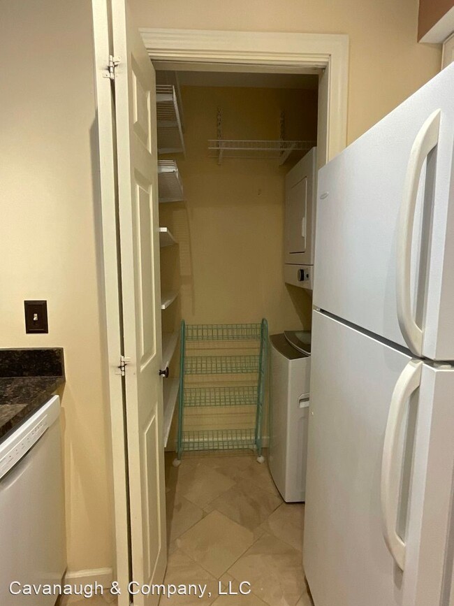 Building Photo - 2 br, 1 bath House - 15 Forest Glen  Unit #11