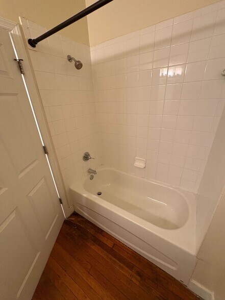 Building Photo - 525 E Grace St