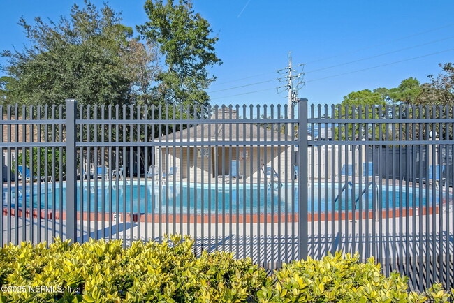 Building Photo - 3801 Crown Point Rd