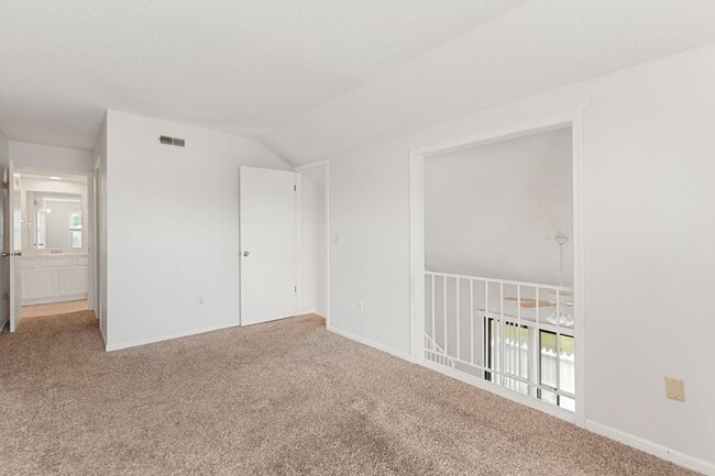 Building Photo - 2 Bed 2 Bath condo in great location!