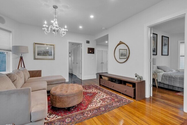 Building Photo - 351 Centre St