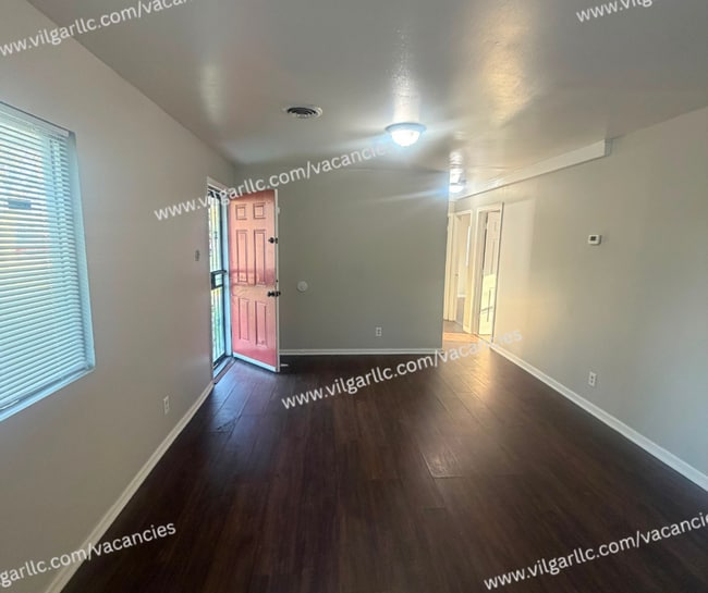 Building Photo - 712 Taney St