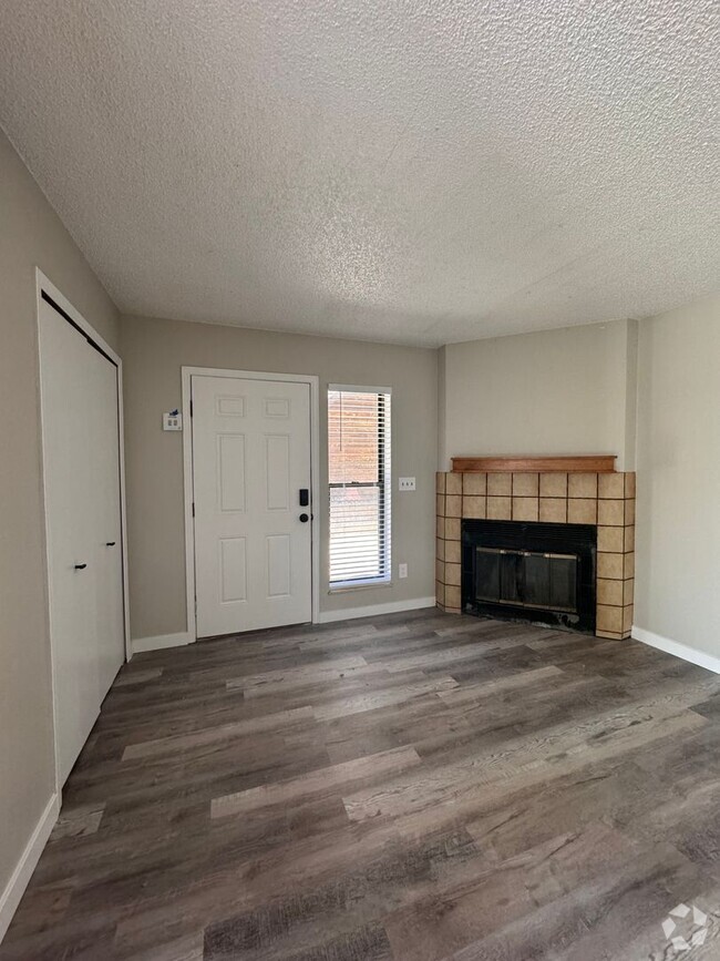 Building Photo - Move into this beautiful 2 bed 1 bath apar...