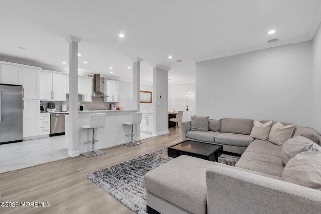 Building Photo - 37 Fells Dr