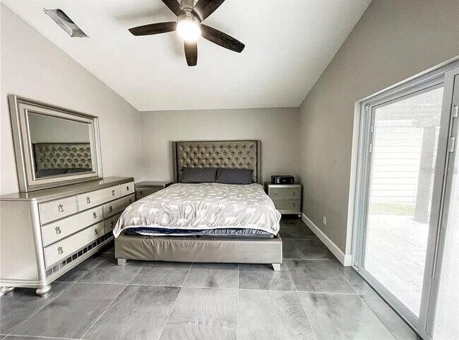 Building Photo - 18505 3rd Ave