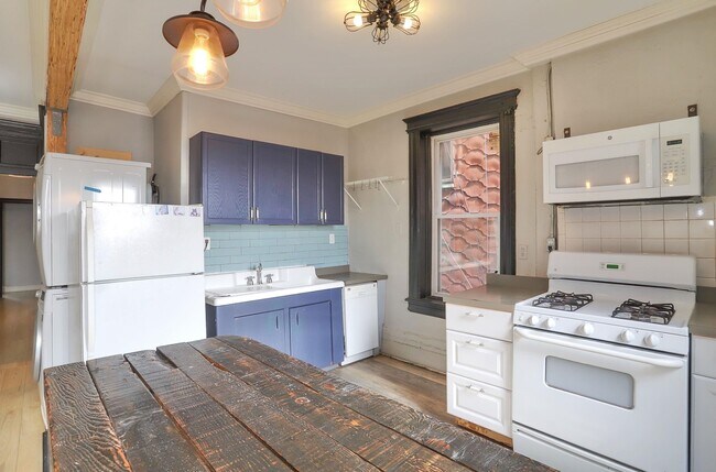 Building Photo - 388 Baldwin Ave