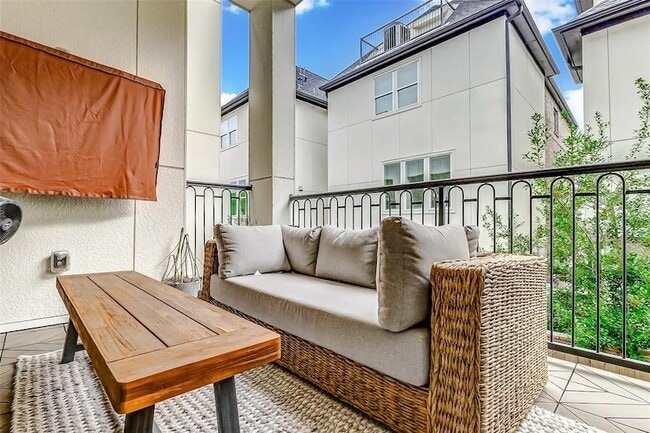 Building Photo - 2722 Dolce Oaks Dr
