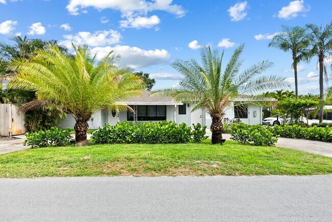 Building Photo - 2808 Middle River Dr