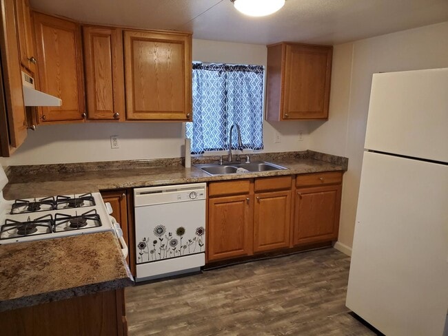 Building Photo - 3 Bedroom Manufactured Home in Bullhead City.