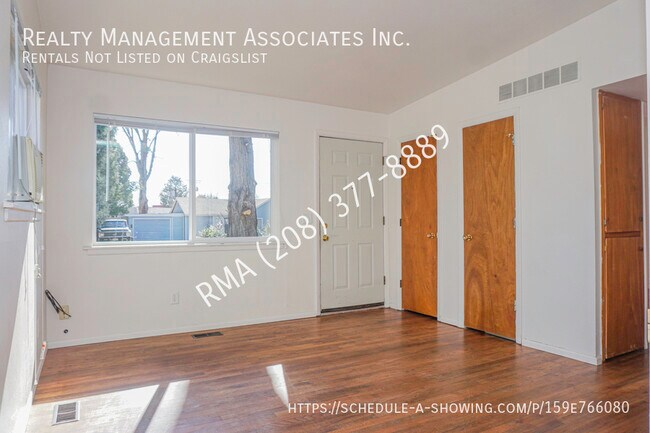 Building Photo - 2 Bedroom Duplex Between 32nd & 33rd St in...