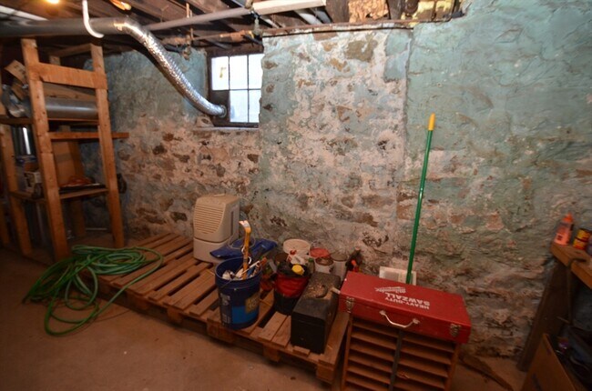 Building Photo - 39 Cleveland St