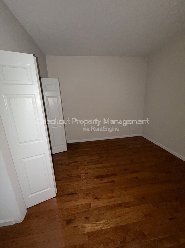 Building Photo - 5531 Pershing Ave