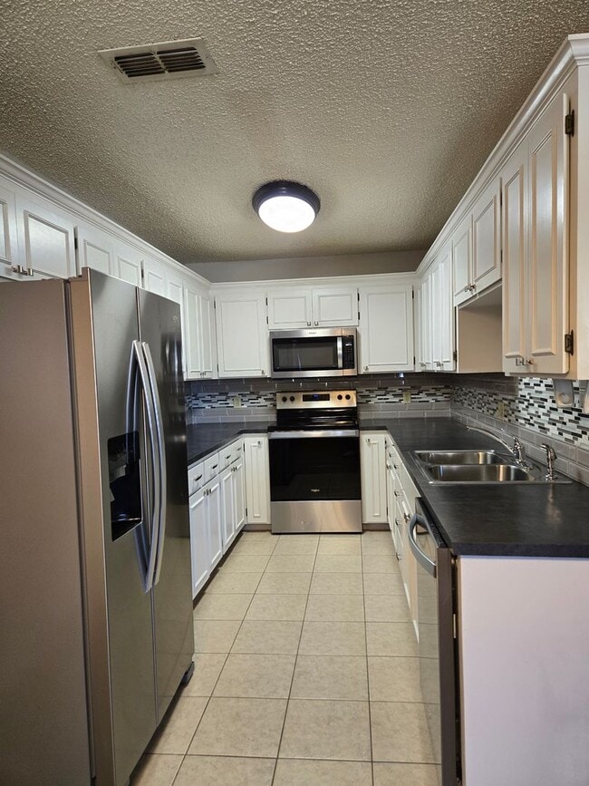 Building Photo - 1032 Mockingbird Ln