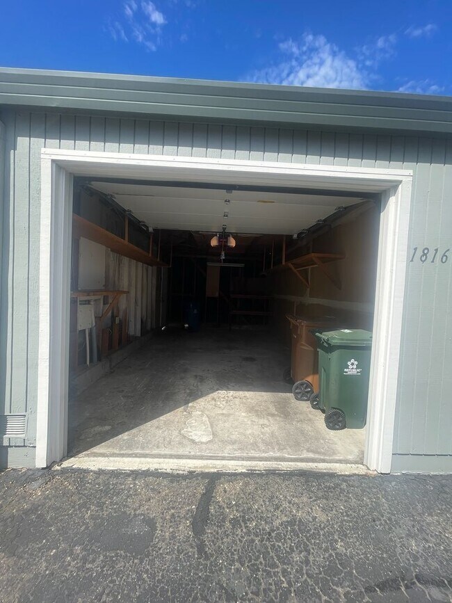 Building Photo - 1816 Shirley Dr