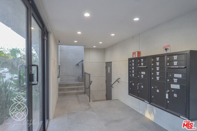 Building Photo - 1727 Glendon Ave