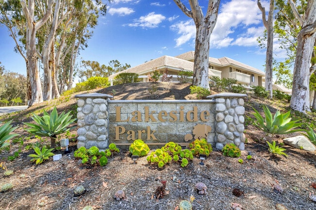 Building Photo - Live by the Lakeside -  Upgraded Spacious TOWNHOME in Lakeside Park