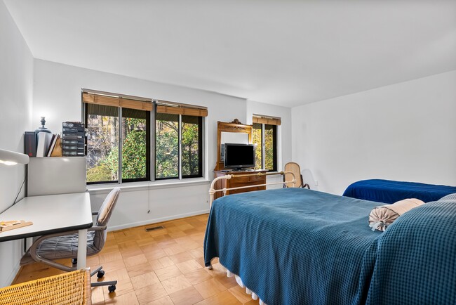 Building Photo - 110 Cross Keys Rd