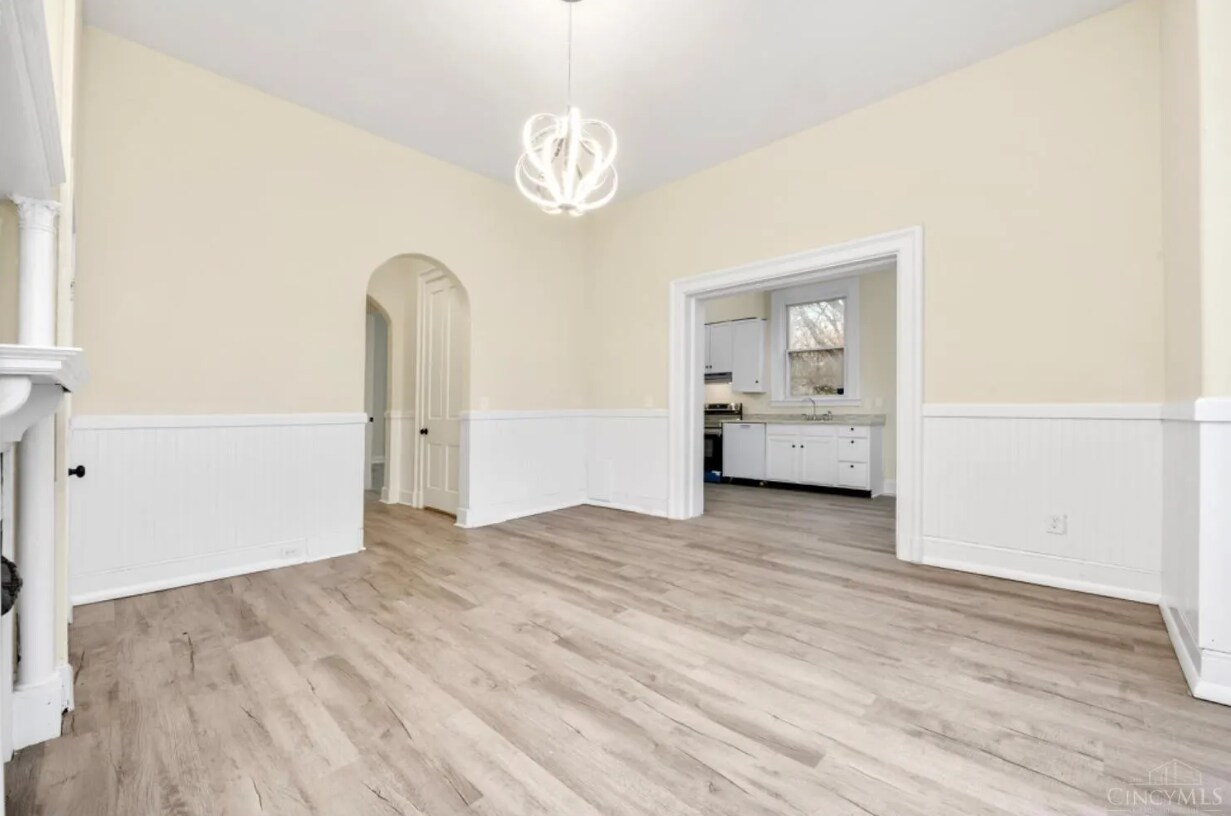 Living room 3 - 550 Hale Ave