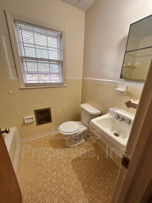 Building Photo - 413 Beech St