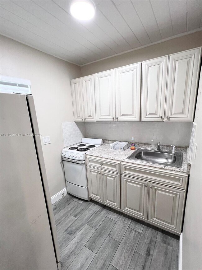 Building Photo - 408 Hibiscus Ave