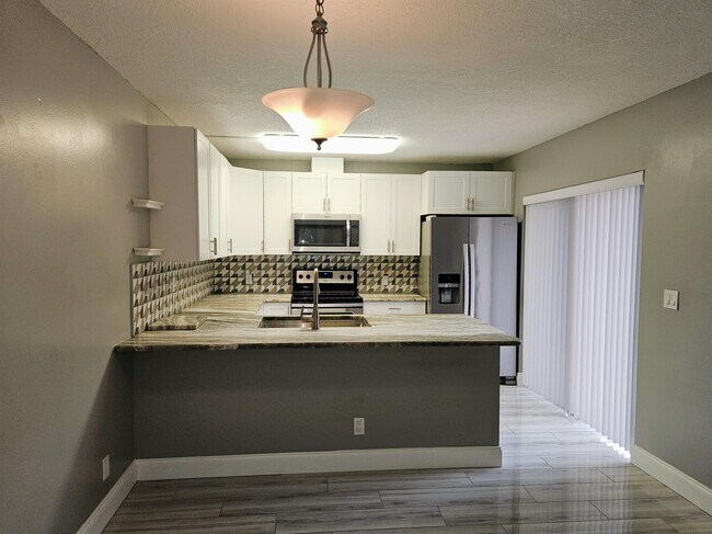 Building Photo - 2620 6th Ct
