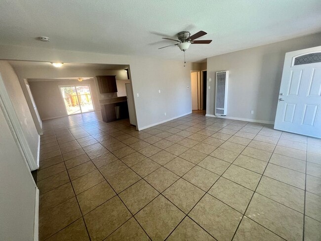 Building Photo - 6565 Mojave Ave