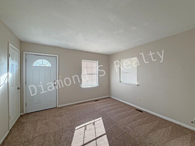 Building Photo - JUST REDUCED!  2 Bedroom House with Large ...