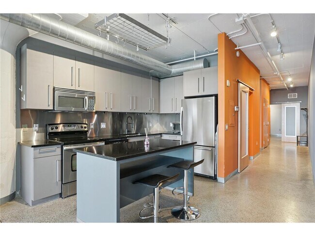 Building Photo - 2929 Chicago Ave