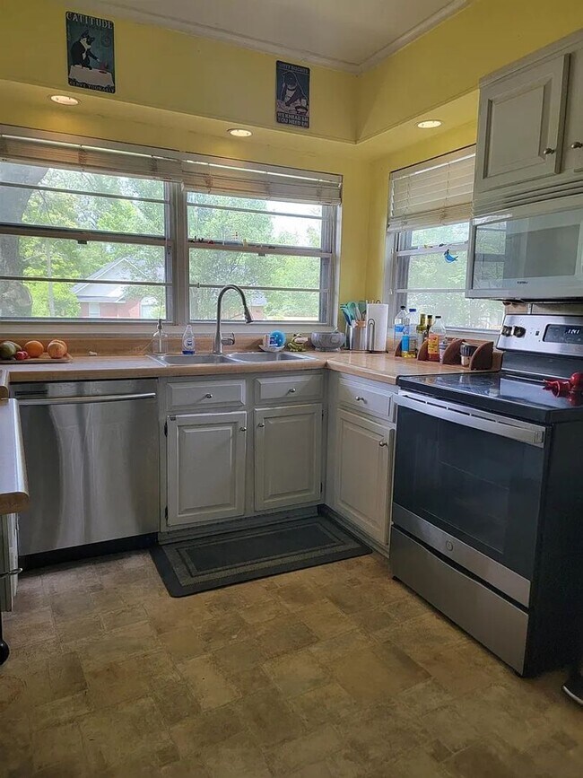 Building Photo - Beautiful Property at Fair Oaks