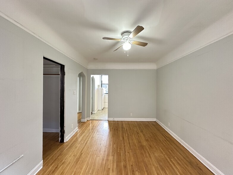 Building Photo - 4333 N Wolcott Ave