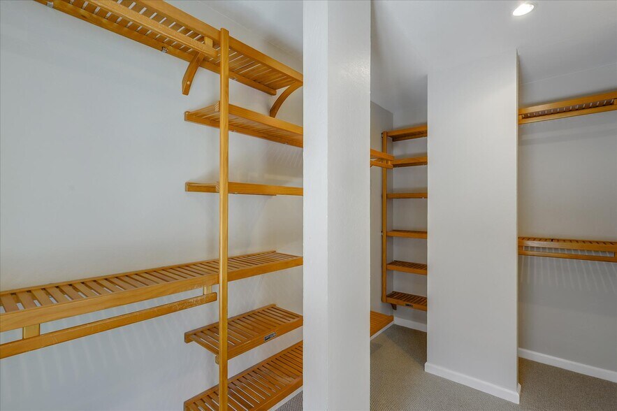 Building Photo - 2101 Shoreline