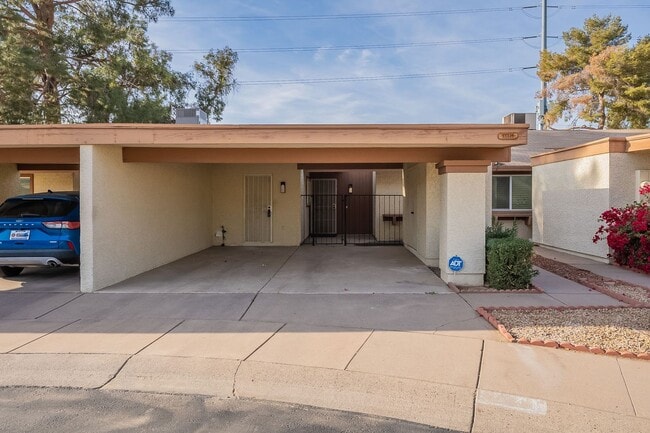 Building Photo - Fresh & Clean Townhome in North Phx!