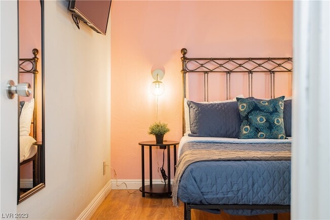 Building Photo - 2205 Santa Paula Dr