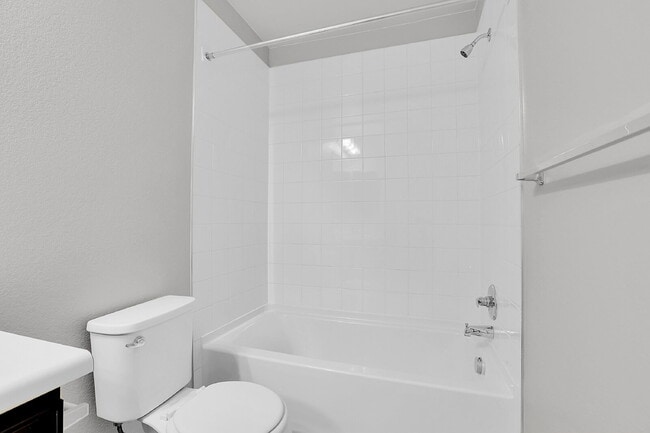 Building Photo - $2,750.00, 3 bed, 2.5 bath located in Denver