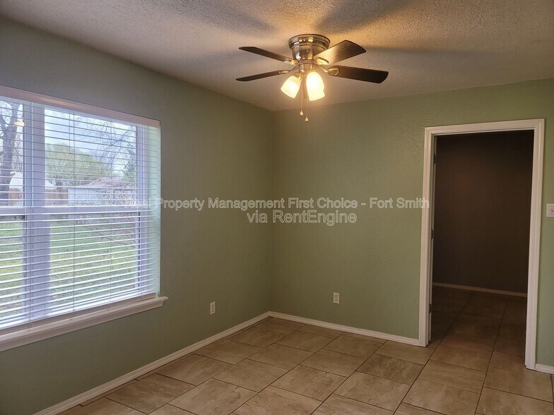 Building Photo - 1028 Chitwood St